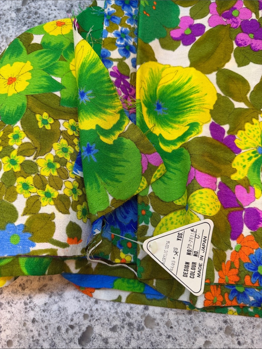 Vintage 1970’s 1960’s Fabric 4 yards x 46 inches bold floral Retro - Picture 3 of 3